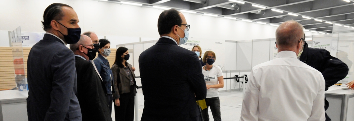 Die Regierung bei ihrem Besuch im Impfzentrum St.Gallen